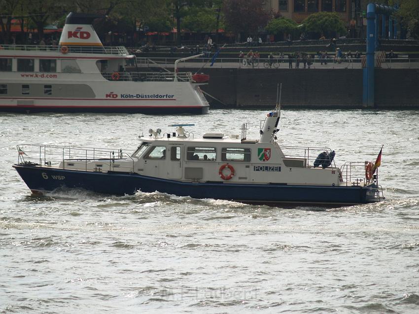 Uebungsfahrt Loeschboot und Ursula P80.JPG